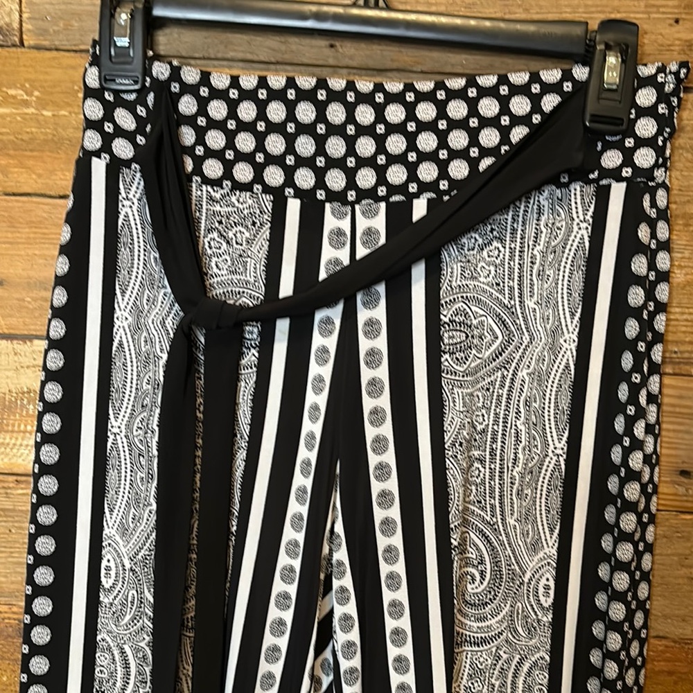 Black and White Paisley Women's Pants with Sash Tie - Picture 3 of 10